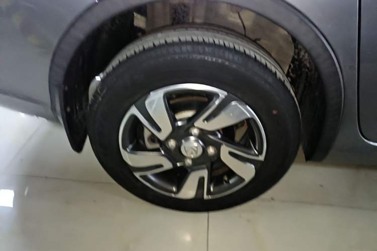 Used Baojun 310W 2017 1.5L Manual Fashion Edition China VI Right Rear Wheel Hub