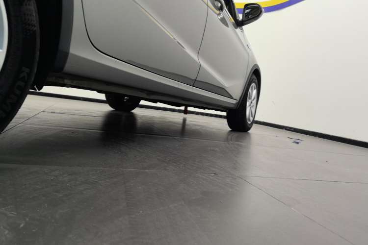 Used Baojun 310W 2017 1.5L Manual Fashion Model China V Right Side Sill