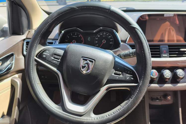Used Baojun 310W 2017 1.5L Manual Fashion Edition China VI Steering Wheel