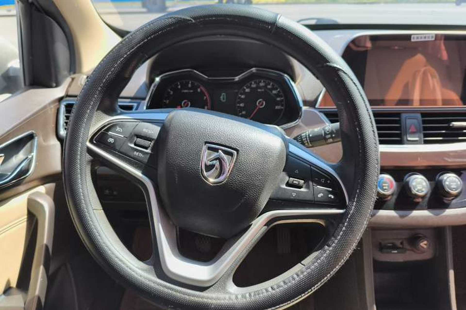 Used Baojun 310W 2017 1.5L Manual Fashion Edition China VI Steering Wheel