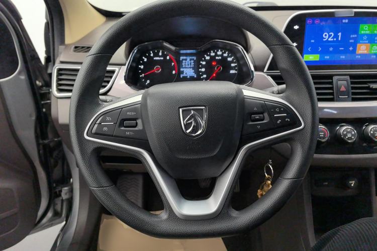Used Baojun 310W 2017 1.5L Manual Fashion Model China V Steering Wheel