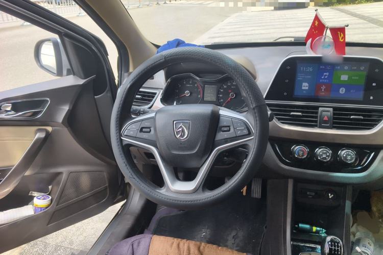 Used Baojun 310W 2017 1.5L Manual Fashion Model China V Steering Wheel