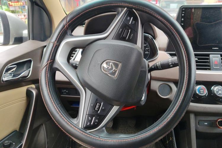 Used Baojun 310W 2017 1.5L Manual Fashion Model China V Steering Wheel