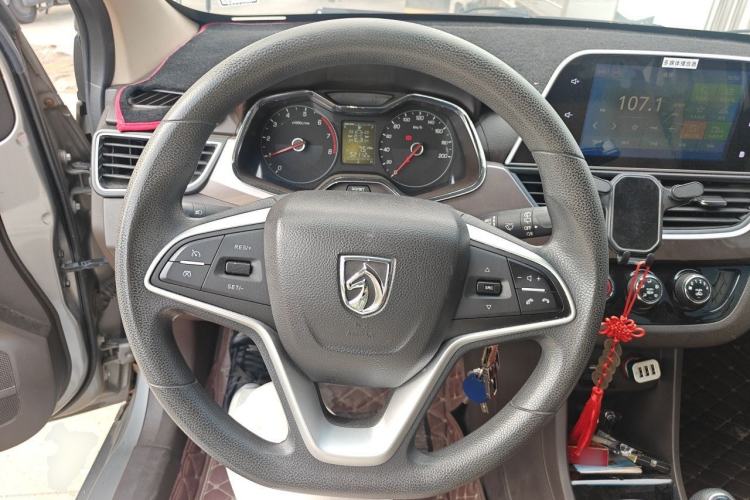 Used Baojun 310W 2017 1.5L Manual Fashion Model China V Steering Wheel