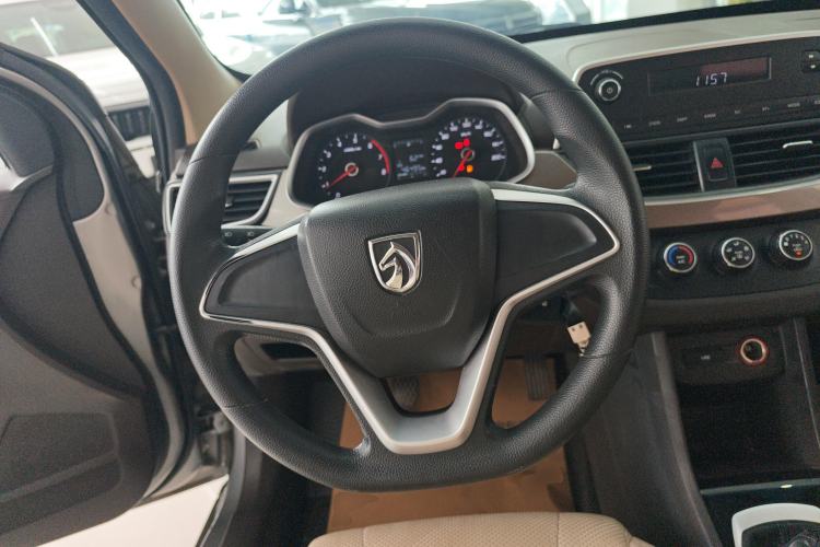 Used Baojun 310W 2017 1.5L Manual Comfort Version China V Steering Wheel