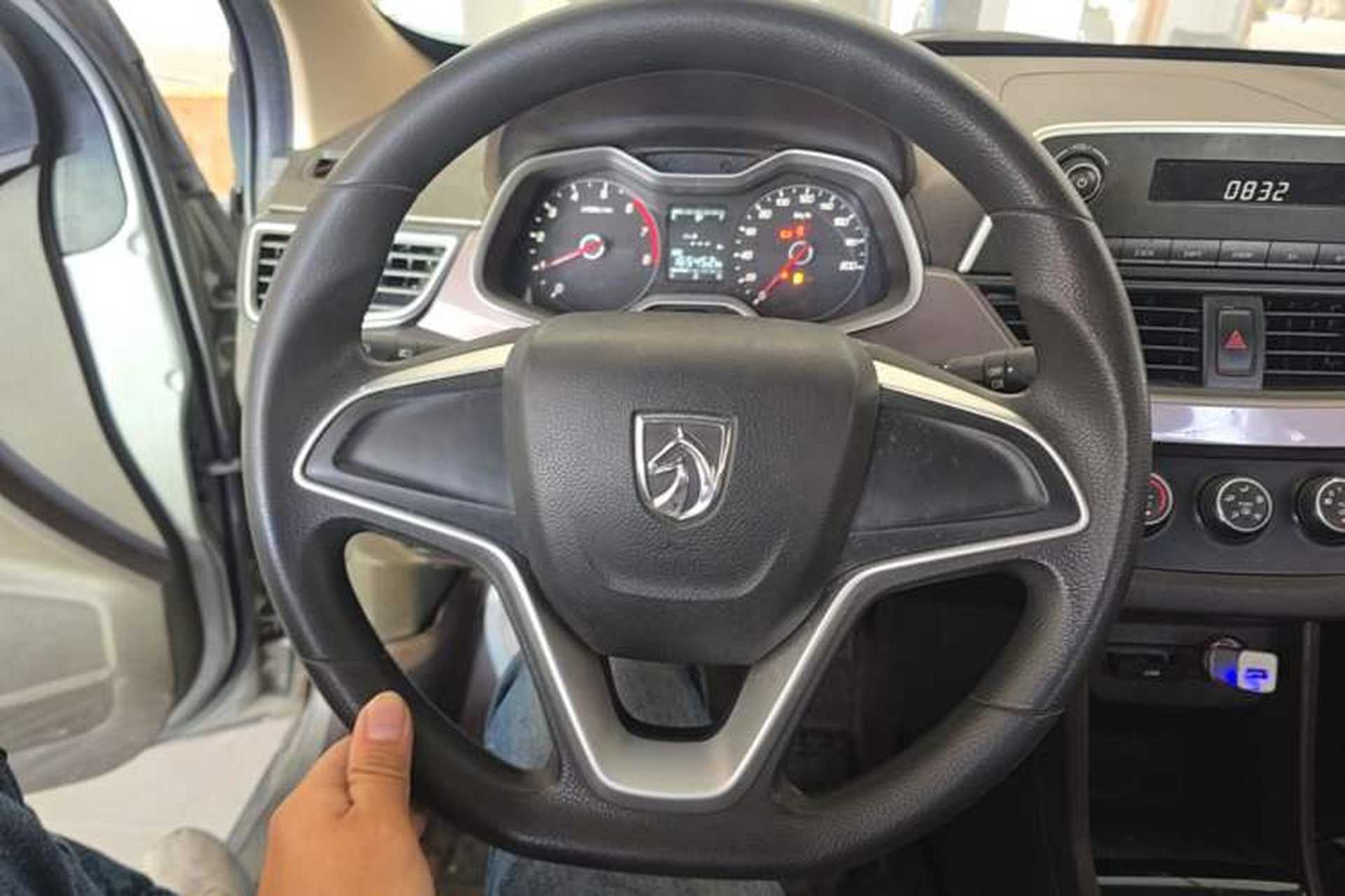 Used Baojun 310W 2017 1.5L Manual Comfort Version China V Steering Wheel