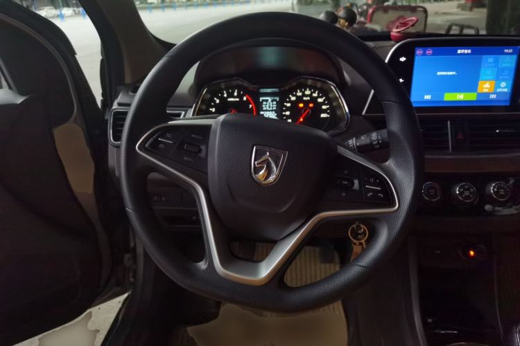 Used Baojun 310W 2017 1.5L Manual Fashion Model China V Steering Wheel