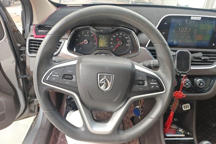 Used Baojun 310W 2017 1.5L Manual Fashion Model China V Steering Wheel