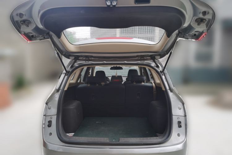 Used Baojun 310W 2017 1.5L Manual Comfort Version China VI Emission Standard Trunk