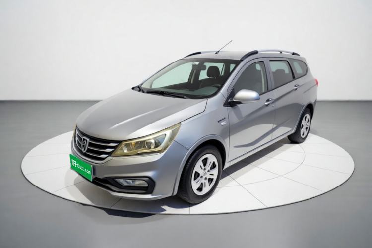 Ojetý Baojun 310W 2017 1.5L Manual Comfort Version China VI Emission Standard Guazi used car, China used car export, Used car for sale, Used  cars, Cheapest cars for sale