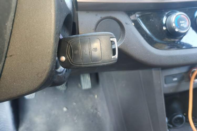 Used Baojun 310W 2017 1.5L Manual Fashion Model China V Vehicle Key