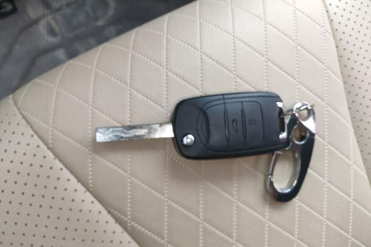 Used Baojun 310W 2017 1.5L Manual Fashion Model China V Vehicle Key