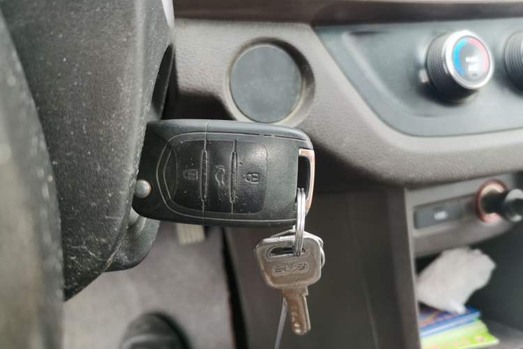 Used Baojun 310W 2017 1.5L Manual Comfort Version China VI Emission Standard Vehicle Key