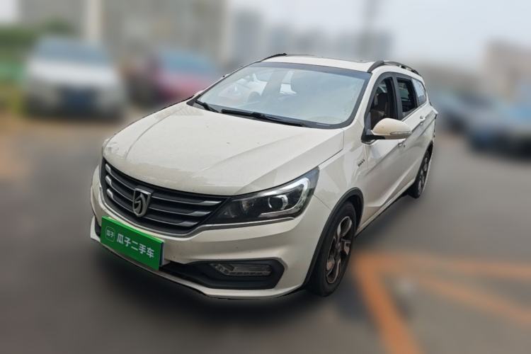 Used Baojun 310W 2017 1.5L Manual Luxury Version China VI Guazi used car, China used car export, Used car for sale, Used cars, Cheapest cars for sale