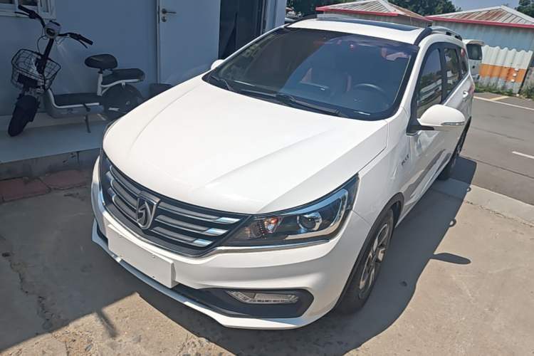 Used Baojun 310W 2017 1.5L Manual Luxury Edition China V Guazi used car, China used car export, Used car for sale, Used  cars, Cheapest cars for sale