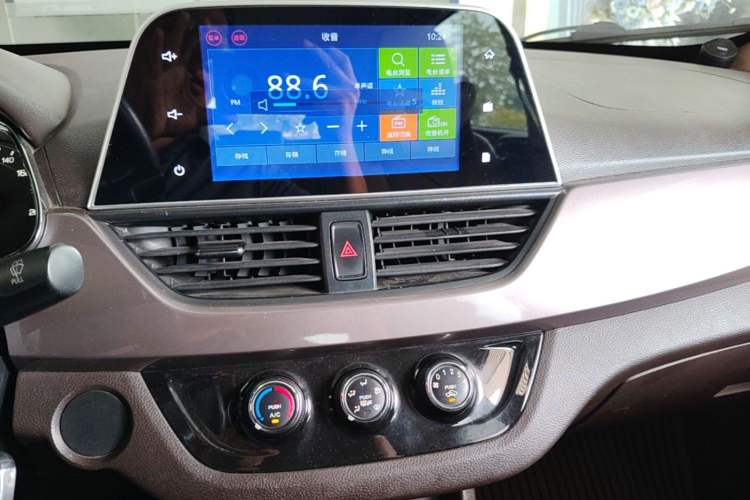 Used Baojun 310W 2017 1.5L Manual Fashion Model China V Audio And AC Panel