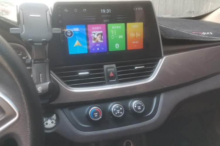 Used Baojun 310W 2017 1.5L Manual Comfort Version China VI Emission Standard Audio And AC Panel