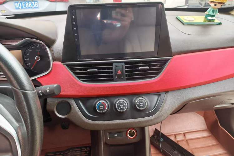 Used Baojun 310W 2017 1.5L Manual Comfort Version China V Audio And AC Panel