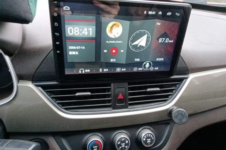 Used Baojun 310W 2017 1.5L Manual Comfort Version China VI Emission Standard Audio And AC Panel