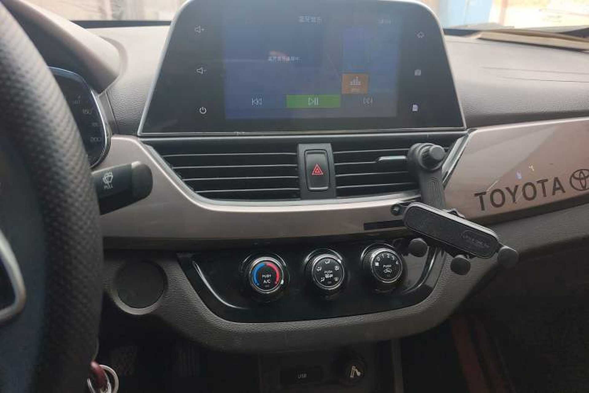 Used Baojun 310W 2017 1.5L Manual Fashion Model China V Audio And AC Panel
