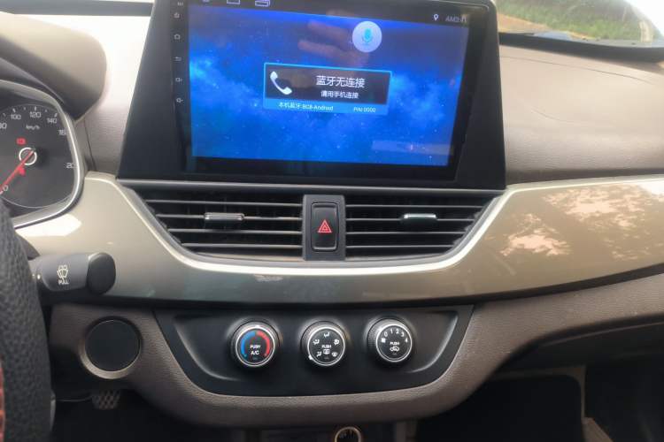 Used Baojun 310W 2017 1.5L Manual Comfort Version China VI Emission Standard Audio And AC Panel