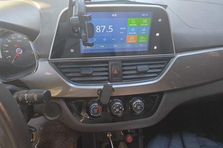 Used Baojun 310W 2017 1.5L Manual Fashion Edition China VI Audio And AC Panel