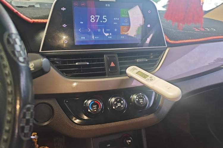 Used Baojun 310W 2017 1.5L Manual Fashion Model China V Audio And AC Panel