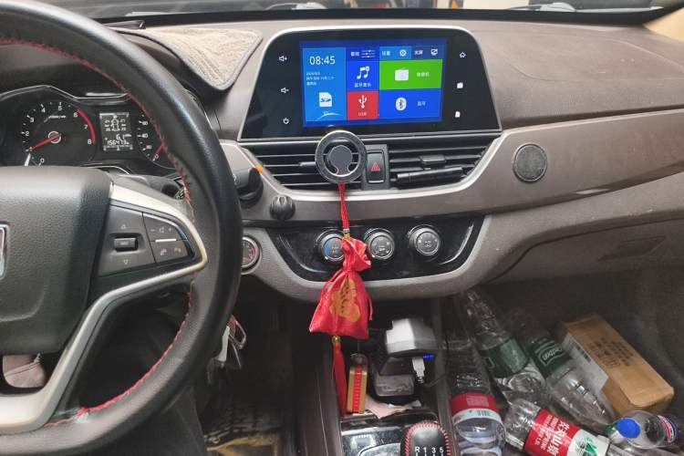 Used Baojun 310W 2017 1.5L Manual Fashion Model China V Audio And AC Panel