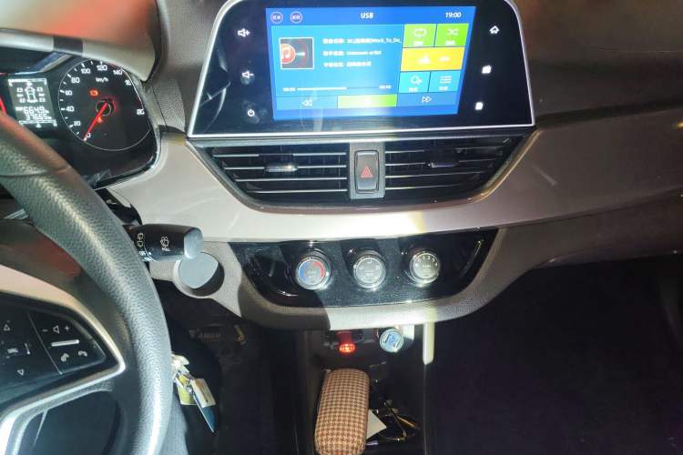 Used Baojun 310W 2017 1.5L Manual Fashion Model China V Audio And AC Panel
