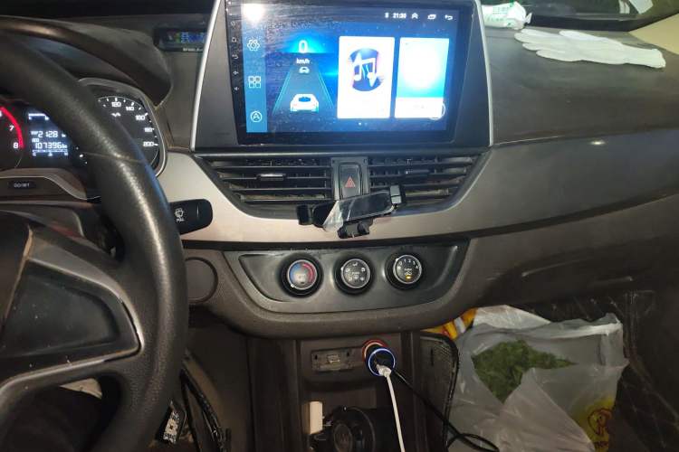 Used Baojun 310W 2017 1.5L Manual Comfort Version China VI Emission Standard Audio And AC Panel
