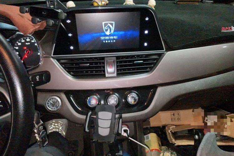 Used Baojun 310W 2017 1.5L Manual Fashion Model China V Audio And AC Panel