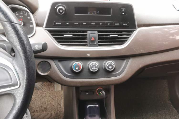 Used Baojun 310W 2017 1.5L Manual Comfort Version China V Audio And AC Panel