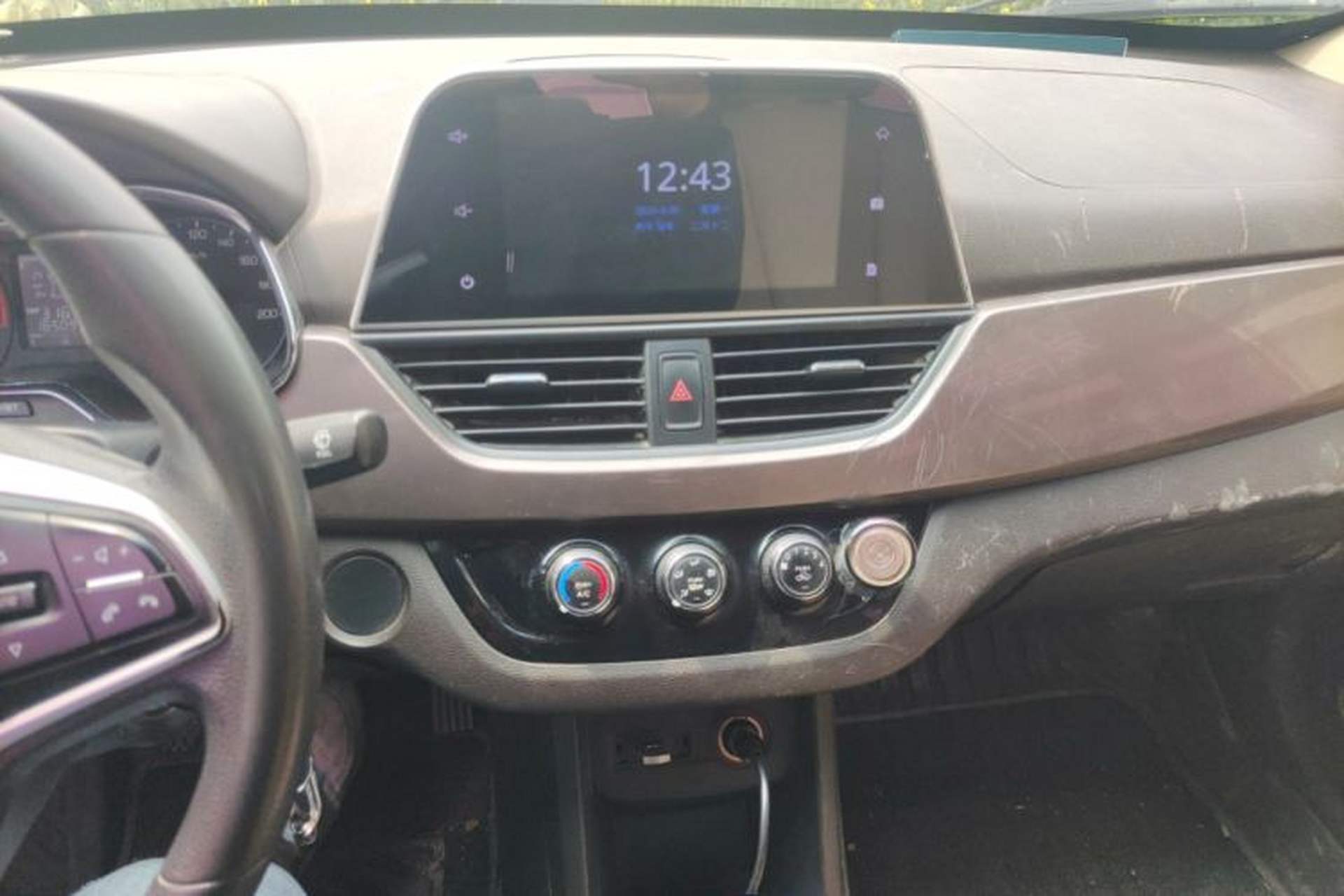 Used Baojun 310W 2017 1.5L Manual Fashion Model China V Audio And AC Panel