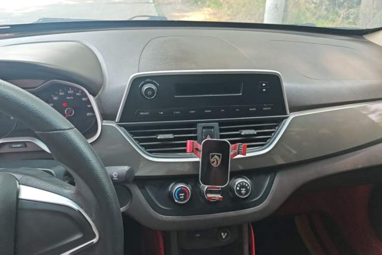 Used Baojun 310W 2017 1.5L Manual Comfort Version China V Audio And AC Panel