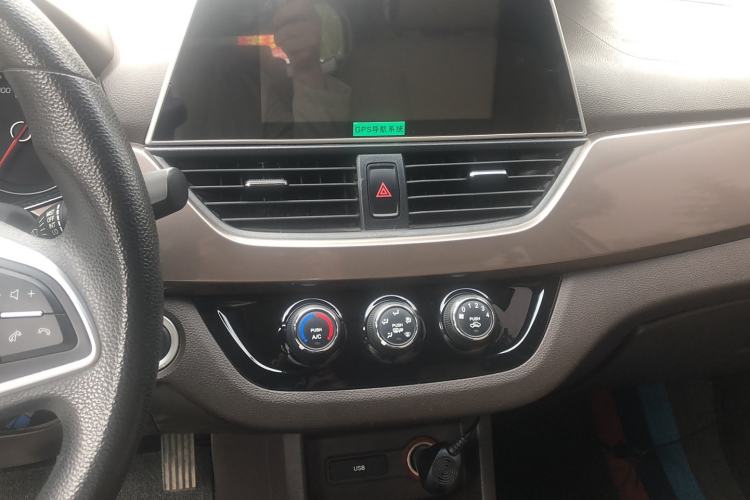 Used Baojun 310W 2017 1.5L Manual Luxury Edition China V Audio And AC Panel