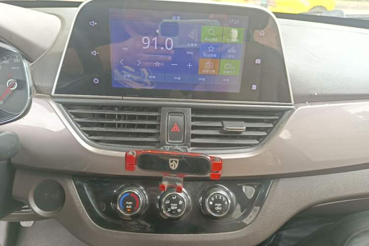 Used Baojun 310W 2017 1.5L Manual Fashion Model China V Audio And AC Panel