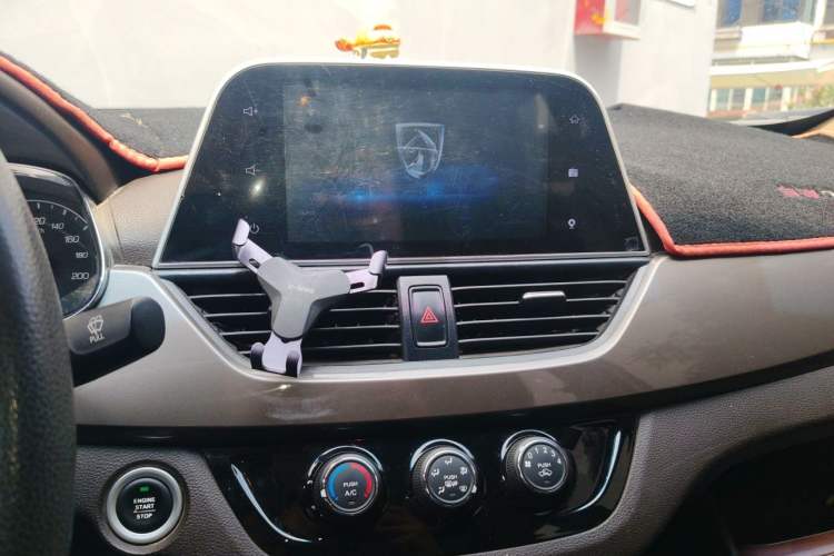 Used Baojun 310W 2017 1.5L Manual Luxury Edition China V Audio And AC Panel