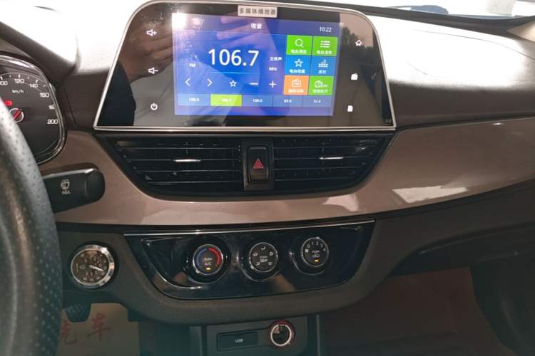 Used Baojun 310W 2017 1.5L Manual Fashion Model China V Audio And AC Panel