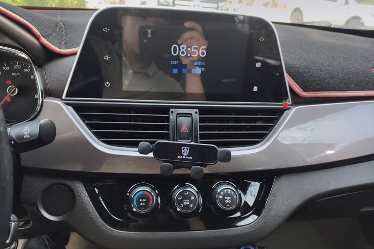 Used Baojun 310W 2017 1.5L Manual Fashion Model China V Audio And AC Panel