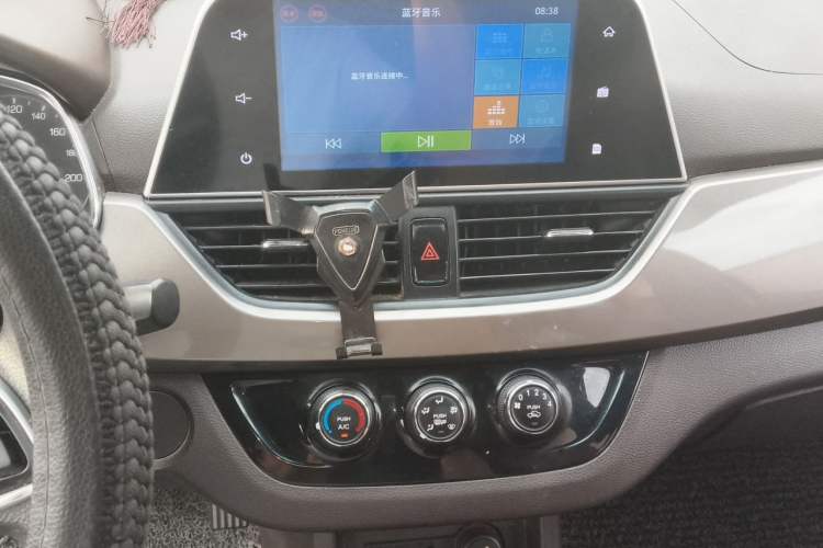 Used Baojun 310W 2017 1.5L Manual Fashion Model China V Audio And AC Panel