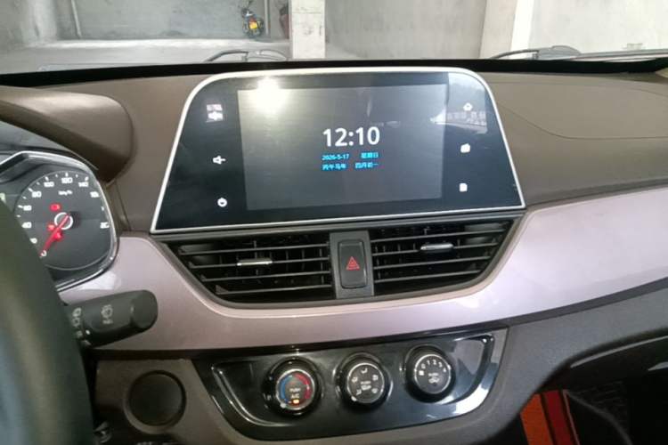 Used Baojun 310W 2017 1.5L Manual Fashion Model China V Audio And AC Panel