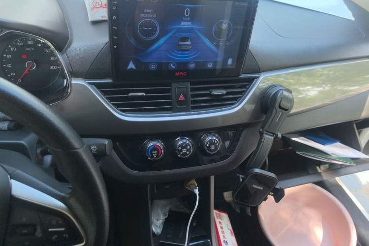 Used Baojun 310W 2017 1.5L Manual Fashion Model China V Audio And AC Panel