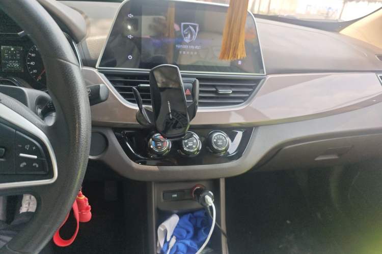 Used Baojun 310W 2017 1.5L Manual Fashion Model China V Audio And AC Panel