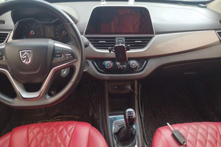 Used Baojun 310W 2017 1.5L Manual Fashion Model China V Audio And AC Panel