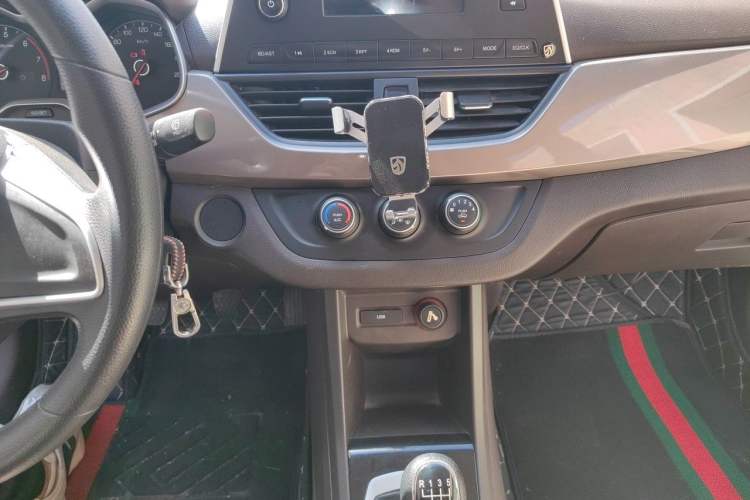 Used Baojun 310W 2017 1.5L Manual Comfort Version China V Audio And AC Panel