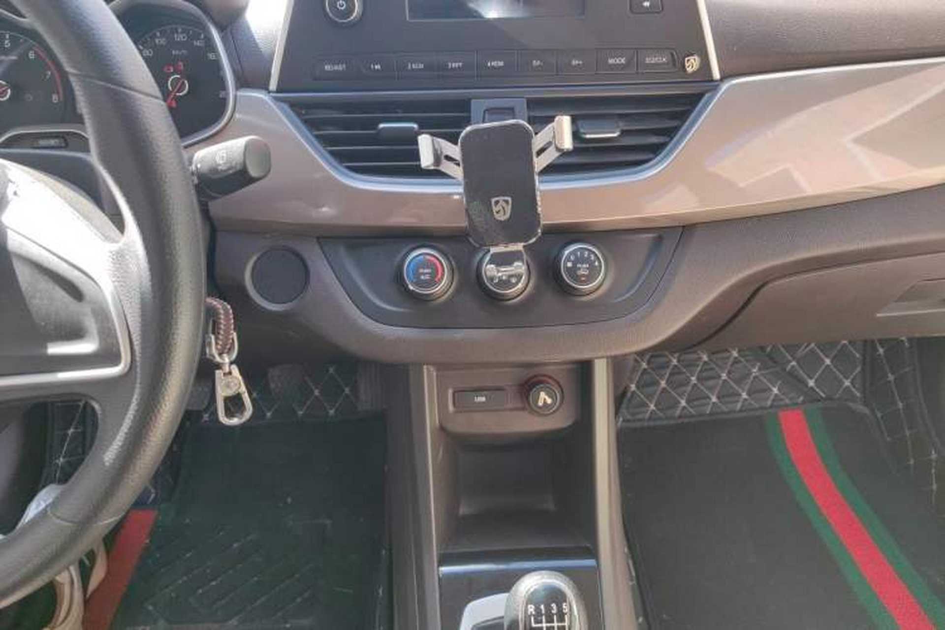Used Baojun 310W 2017 1.5L Manual Comfort Version China V Audio And AC Panel