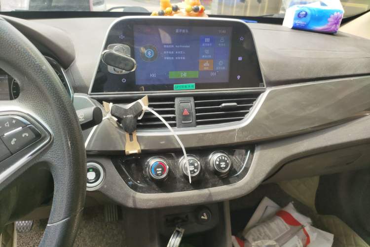 Used Baojun 310W 2017 1.5L Manual Luxury Version China VI Audio And AC Panel