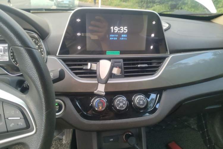 Used Baojun 310W 2017 1.5L Manual Luxury Edition China V Audio And AC Panel