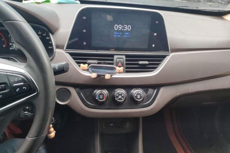 Used Baojun 310W 2017 1.5L Manual Fashion Edition China VI Audio And AC Panel