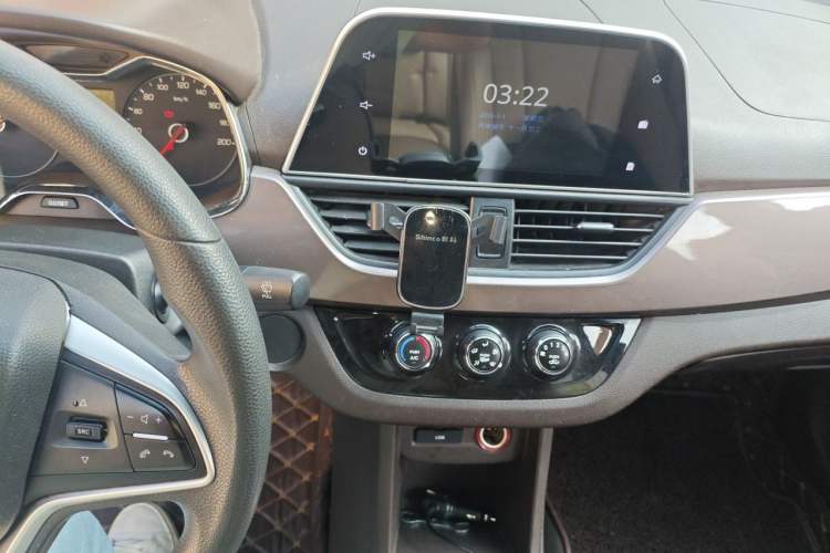 Used Baojun 310W 2017 1.5L Manual Fashion Model China V Audio And AC Panel
